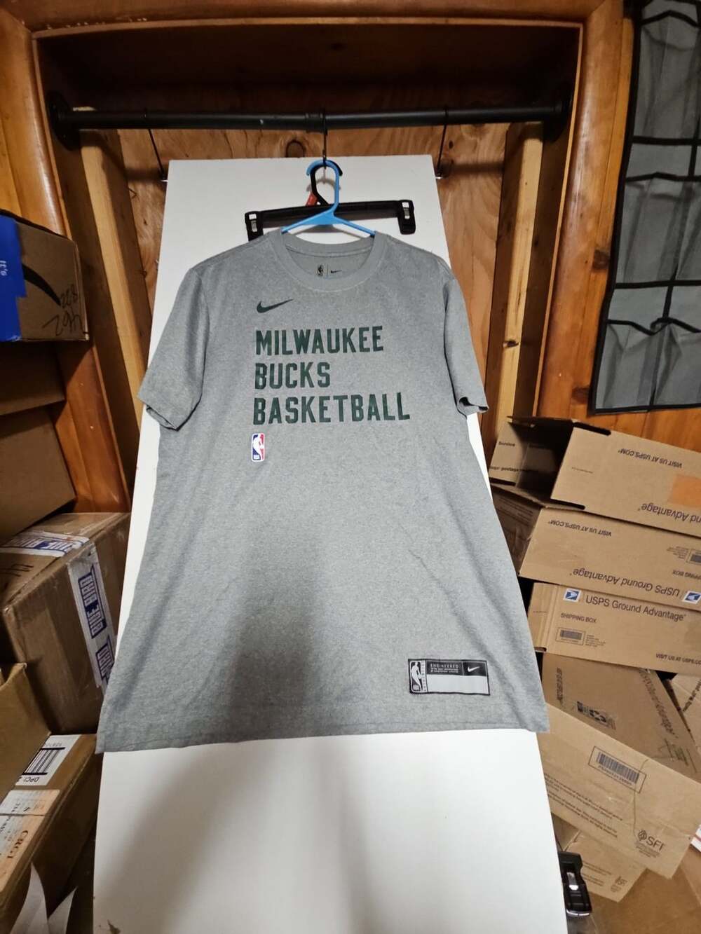(379) Nike Milwaukee Bucks Basketball T-Shirt Size M Gray